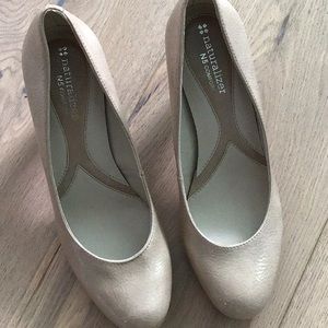 Naturalizer “Lennox” pumps